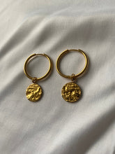 Afbeelding in Gallery-weergave laden, Cahaya coin hoops gold
