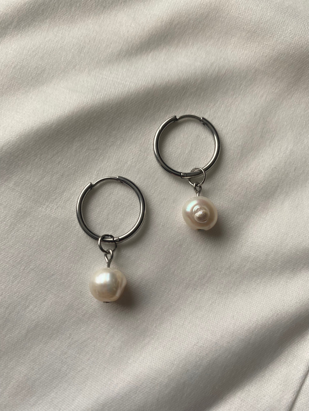 Cahaya small pearl hoops silver