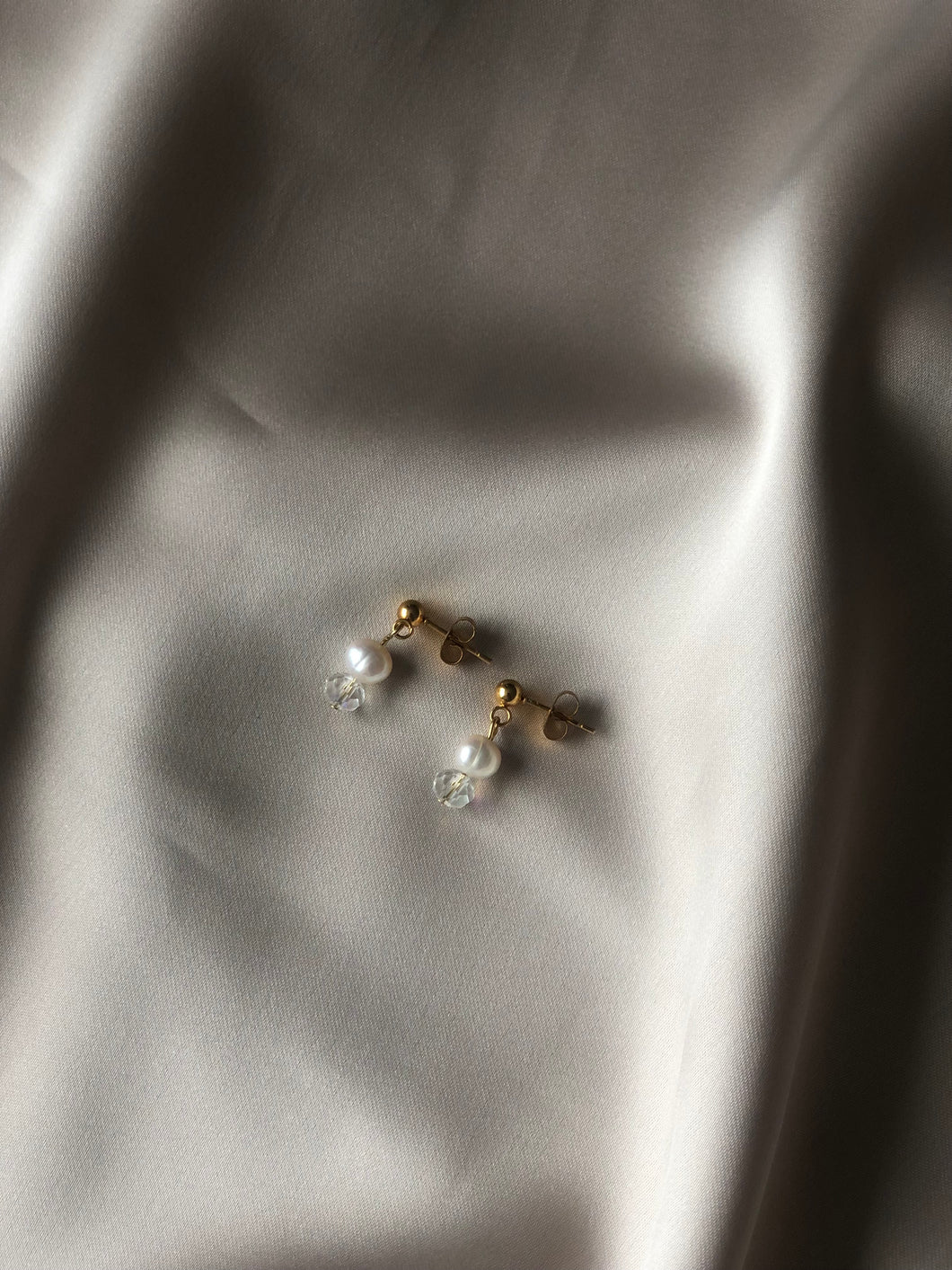 EARPINS ANGEL PEARL GOUD